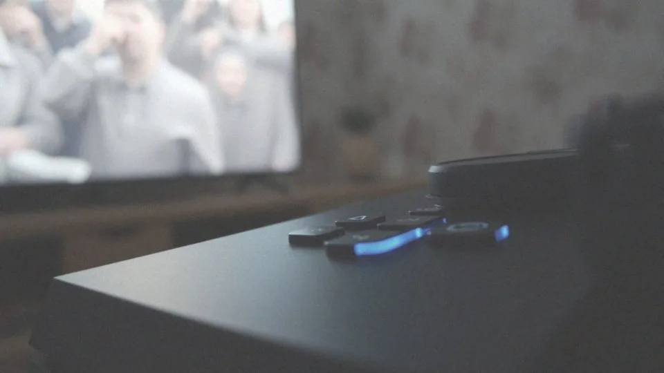 Jak przycisk zasilania zabezpiecza przed problemami z zasilaniem?