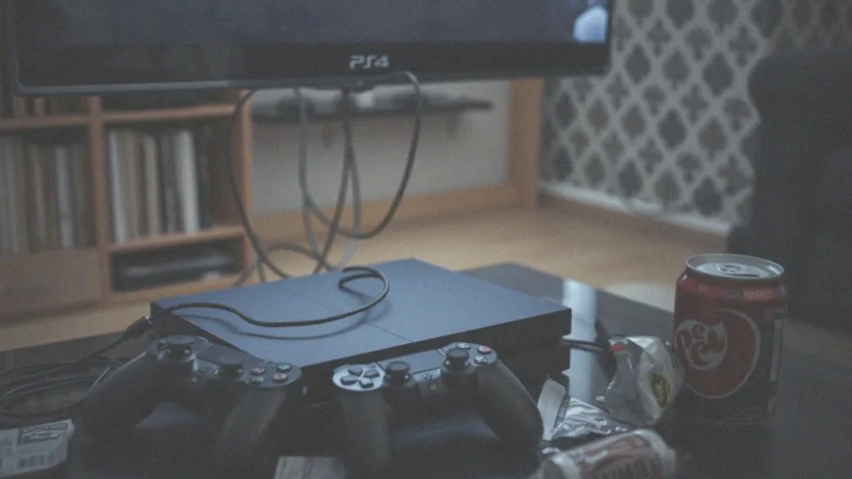 Jakie są przyczyny problemów z włączaniem PS4?