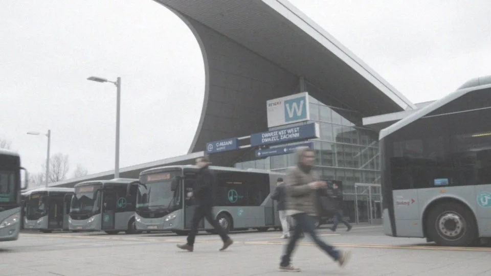 Jakie są godziny odjazdów autobusów z Warszawy?