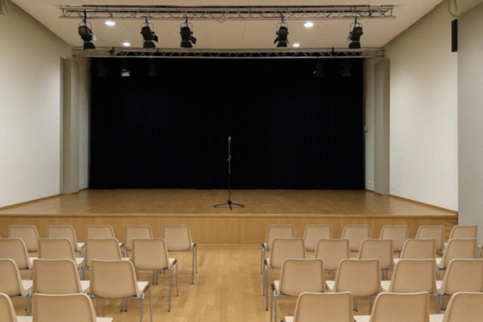 Wykorzystanie cyfrowych platform przez artystów: Jak skutecznie prezentować i sprzedawać swoje prace?